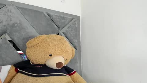 Snapshot of sweetsalome_01 chatting on 11-05-25, 11:32 sweetsalome_01 online show from 11-05-25, 11:32