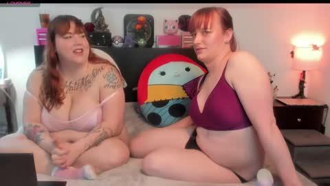 Snapshot of sweetsapphics chatting on 01-28-25, 02:31 ruby and scarlet online show from 01-28-25, 02:31