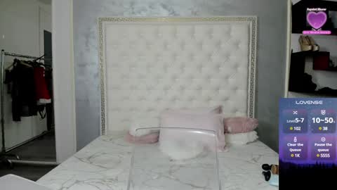 Snapshot of sweetsexangel chatting on 12-02-24, 01:57 Goddess Allysse online show from 12-02-24, 01:57