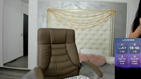 Snapshot of sweetsexangel chatting on 03-02-25, 03:27 Goddess Allysse online show from 03-02-25, 03:27