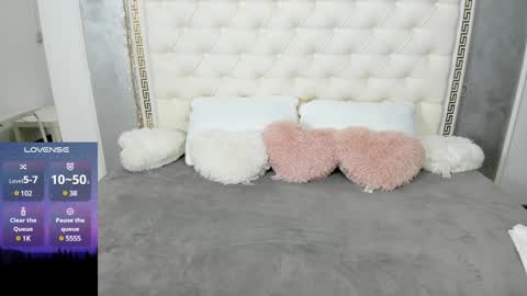 Snapshot of sweetsexangel chatting on 03-09-25, 03:49 Goddess Allysse online show from 03-09-25, 03:49