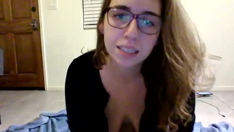 Snapshot of sweetsocalgirl chatting on 03-04-25, 04:06 sweetsocalgirl online show from 03-04-25, 04:06