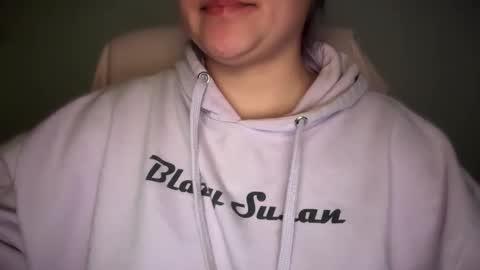 Snapshot of sweetssmashed chatting on 05-15-26, 08:27 sweetssmashed online show from 05-15-26, 08:27
