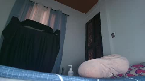 Snapshot of sweett_17 chatting on 06-09-26, 09:37 dulce online show from 06-09-26, 09:37