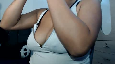 Snapshot of sweett_candy1 chatting on 05-05-26, 02:52 sweett_candy1 online show from 05-05-26, 02:52