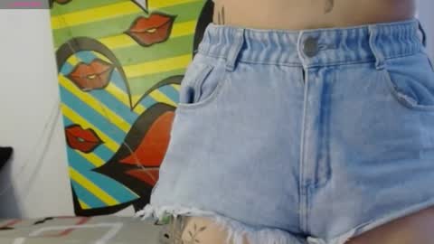 Snapshot of sweett_minionn chatting on 12-12-24, 03:48 IG valeen mo Vale My schedule Monday to Friday900 am - 300 pm online show from 12-12-24, 03:48