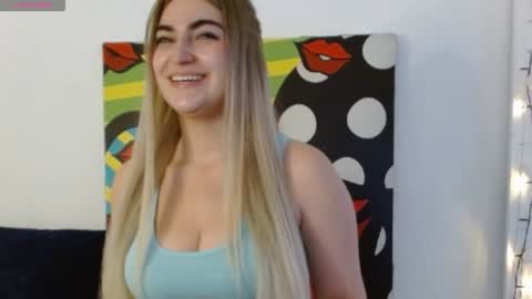 Snapshot of sweett_minionn chatting on 01-05-25, 03:13 IG valeen mo Vale My schedule Monday to Friday900 am - 300 pm online show from 01-05-25, 03:13