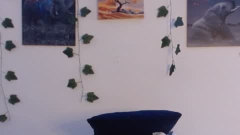 Snapshot of sweett_minionn chatting on 02-06-25, 07:18 IG valeen mo Vale My schedule Monday to Friday900 am - 300 pm online show from 02-06-25, 07:18
