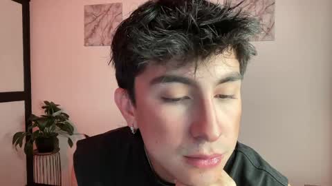 Snapshot of sweettaaron chatting on 04-29-26, 01:10 Andy online show from 04-29-26, 01:10