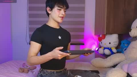 Snapshot of sweettfoxx chatting on 06-14-26, 02:46 Neffer online show from 06-14-26, 02:46