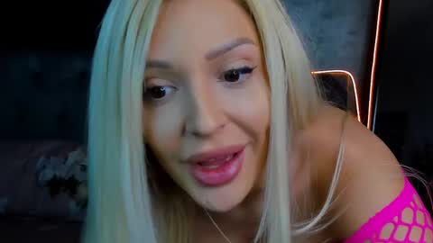 Snapshot of sweettheaa_ chatting on 10-12-25, 07:02 Jessica online show from 10-12-25, 07:02