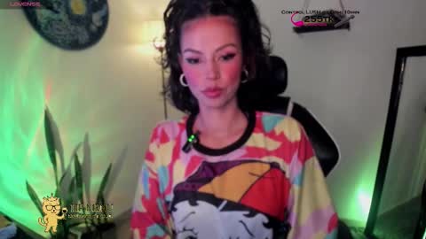 Snapshot of sweettianna chatting on 02-01-26, 02:54 shamanta Independent modelHelp me reach 100 thumbs up online show from 02-01-26, 02:54