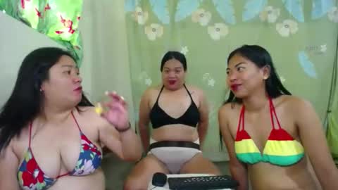 mia and luna online show from 04-10-26, 11:42