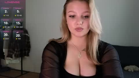 Snapshot of sweety_bettyyy chatting on 06-29-26, 11:43 Betty online show from 06-29-26, 11:43