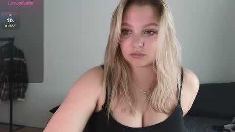 Snapshot of sweety_bettyyy chatting on 07-07-26, 06:58 Betty online show from 07-07-26, 06:58