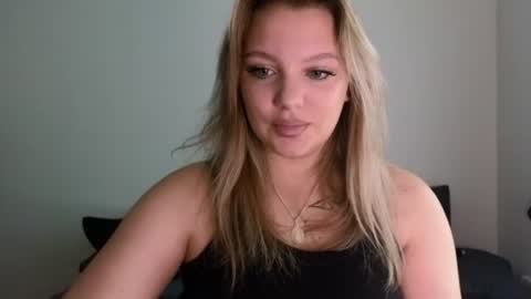 Snapshot of sweety_bettyyy chatting on 07-14-26, 04:06 Betty online show from 07-14-26, 04:06