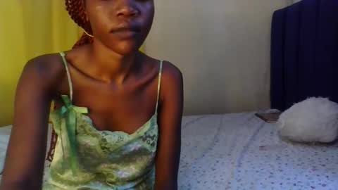 Snapshot of sweety_melanin chatting on 04-15-26, 09:27 Vickky online show from 04-15-26, 09:27