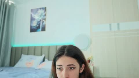 Vikky online show from 04-30-26, 12:17