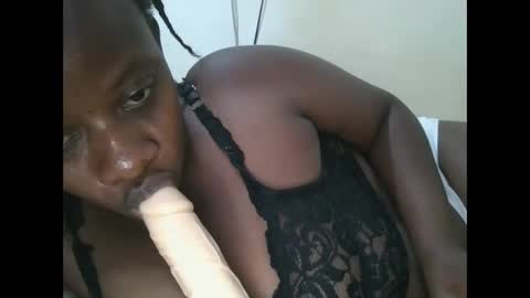 Snapshot of sweetyass25 chatting on 09-13-25, 05:35 sweetyass25 online show from 09-13-25, 05:35