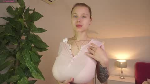 Snapshot of sweetyoops chatting on 05-11-26, 05:13 Astrid online show from 05-11-26, 05:13