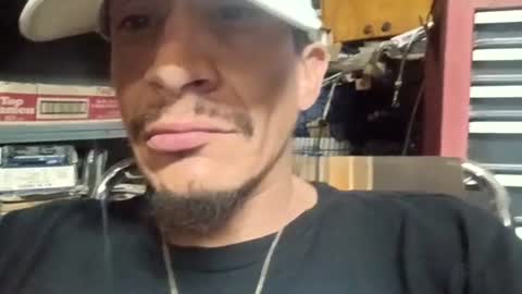 Snapshot of sweezybrown1 chatting on 08-09-26, 03:08 MR. SWEEZY online show from 08-09-26, 03:08