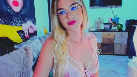 Snapshot of swetkatie chatting on 12-09-24, 12:45 Ecaterina online show from 12-09-24, 12:45