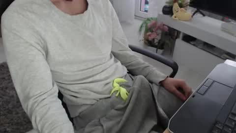 SwetLittleBoy4u online show from 01-12-26, 10:42