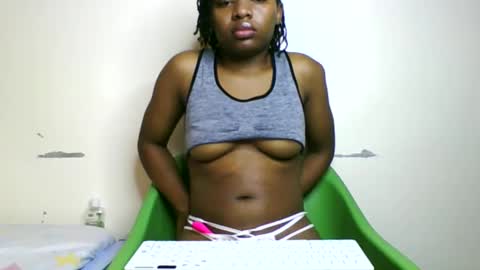 Snapshot of swit_candy chatting on 06-08-26, 01:33 Candy online show from 06-08-26, 01:33