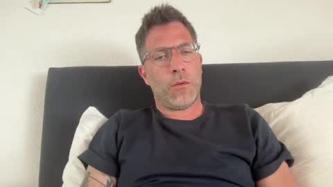 Snapshot of swizzmen1984 chatting on 05-03-26, 10:32 Luca and Kira online show from 05-03-26, 10:32