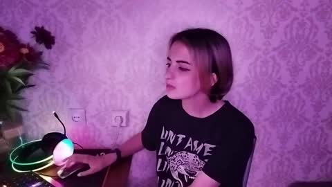 Snapshot of sylviaoris chatting on 05-31-26, 06:09 Emily online show from 05-31-26, 06:09