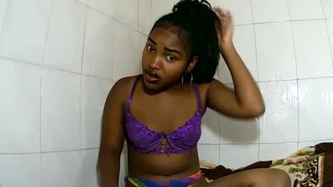 Snapshot of sylviasexy27 chatting on 02-20-25, 07:34 sylviasexy27 online show from 02-20-25, 07:34