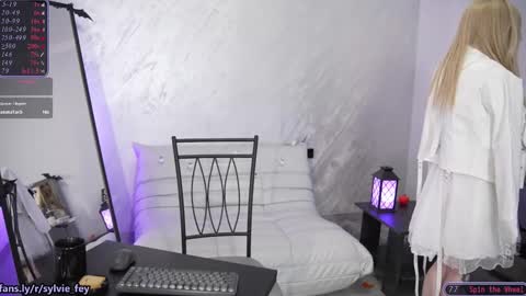 Sylvie online show from 10-18-25, 11:38