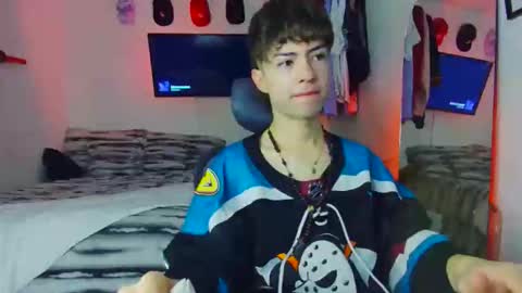 Snapshot of t0n3r chatting on 10-29-25, 02:14 TONER online show from 10-29-25, 02:14