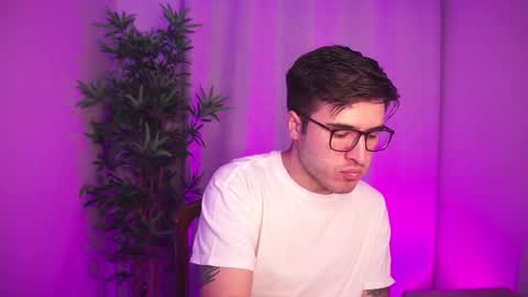 t0ny_wylie online show from 11-12-25, 10:48