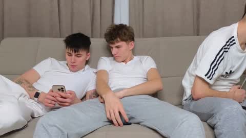 Alex online show from 12-22-25, 05:43