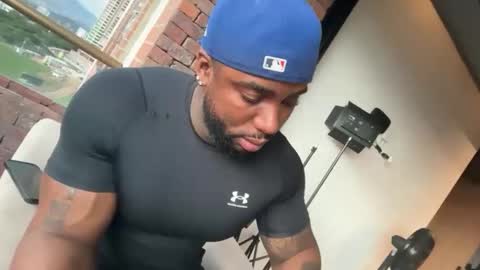 Tairon Tucke online show from 04-22-26, 10:33