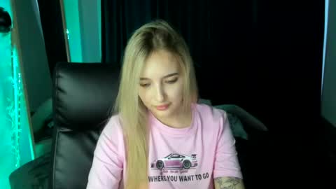 Snapshot of taisia_hot chatting on 08-06-26, 08:05 Taisia online show from 08-06-26, 08:05