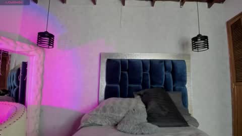 Taissa online show from 12-19-25, 06:04