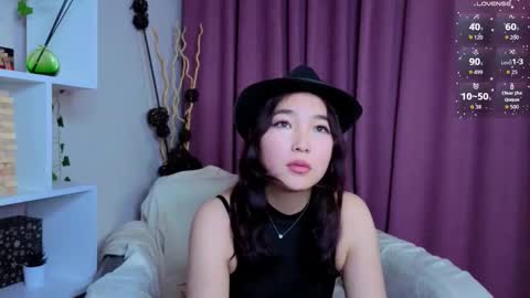 Snapshot of taitcurington chatting on 11-14-25, 08:18 Soo Ying online show from 11-14-25, 08:18