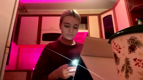 Snapshot of taitebinner chatting on 02-18-26, 06:26 Mia online show from 02-18-26, 06:26