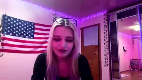 Snapshot of taitebinner chatting on 03-08-26, 07:06 Mia online show from 03-08-26, 07:06