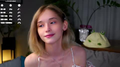 Snapshot of taitehambelton chatting on 01-21-25, 09:13 Mia online show from 01-21-25, 09:13