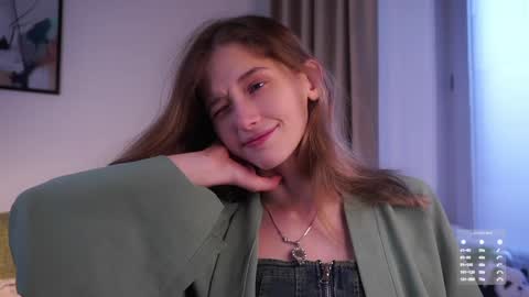 Snapshot of taitehambelton chatting on 11-08-25, 01:39 Mia online show from 11-08-25, 01:39