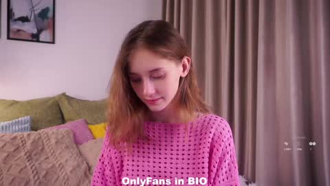 Snapshot of taitehambelton chatting on 11-29-25, 01:30 Mia online show from 11-29-25, 01:30