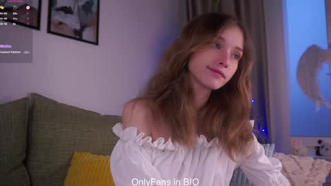 Snapshot of taitehambelton chatting on 12-15-25, 02:38 Mia online show from 12-15-25, 02:38