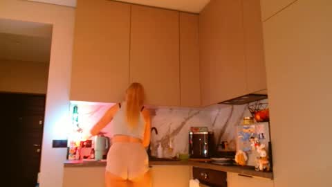  Kira  online show from 02-05-26, 06:40