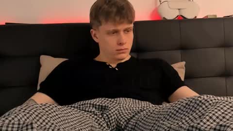 Snapshot of talkinghead7 chatting on 01-10-26, 10:17 Colin online show from 01-10-26, 10:17