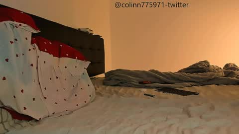 Snapshot of talkinghead7 chatting on 05-11-26, 07:44 Colin online show from 05-11-26, 07:44