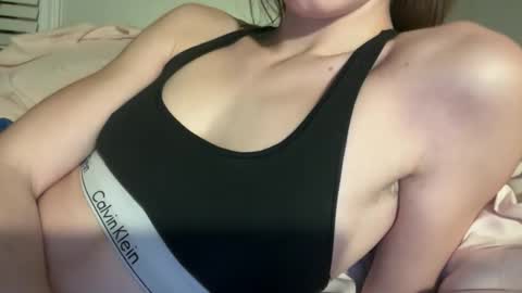 Snapshot of tallandsexyyy chatting on 03-17-26, 10:18 tallandsexyyy online show from 03-17-26, 10:18