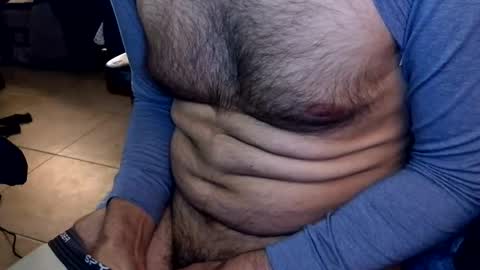 Snapshot of talltannhandsome chatting on 12-21-25, 04:36 talltannhandsome online show from 12-21-25, 04:36